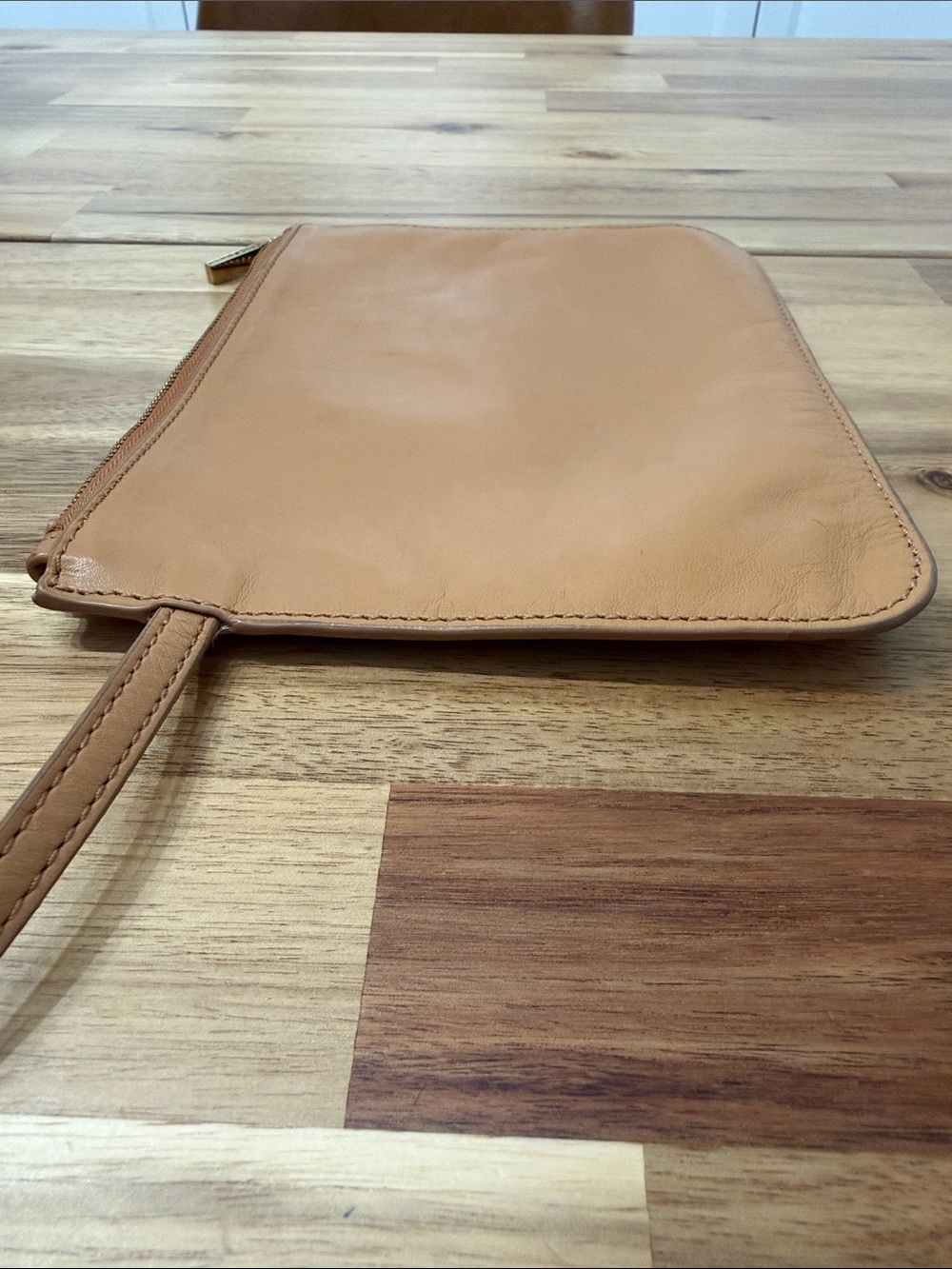 Tory Burch Large Tan Leather Clip in Pouch - Picture 9 of 11